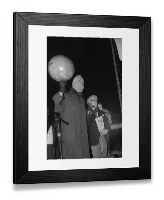 Framed Print : GDR, Berlin, 02. 10. 1990, alternative celebration on the eve of reunification on 02
