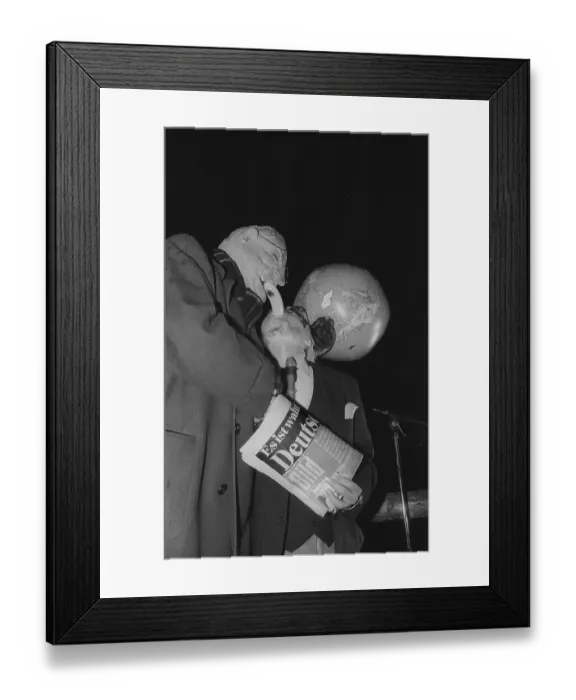 Framed Print : GDR, Berlin, 02. 10. 1990, alternative celebration on the eve of reunification on 02 Framed Print : GDR, Berlin, 02. 10. 1990, alternative celebration on the eve of reunification on 02