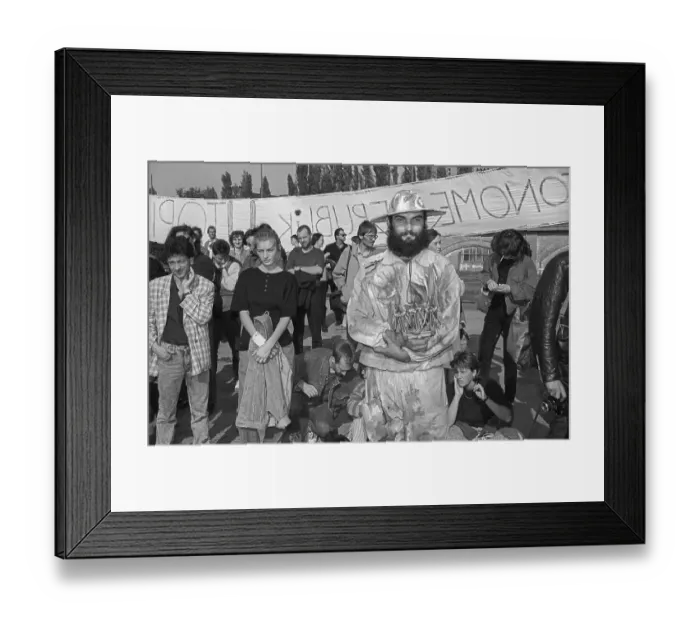 Framed Print : GDR, Berlin, 03. 10. 1990, Foundation of the Autonomous Republic of Utopia at the watchtower at the Spreebogen