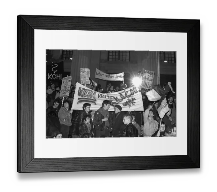 Framed Print : GDR, Berlin, 18 December 1989 Framed Print : GDR, Berlin, 18 December 1989
