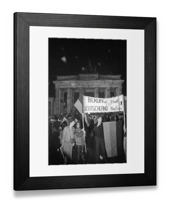 Framed Print : GDR, Berlin, 22. 12. 1989, opening of the Brandenburg Gate (the Wall is opened at the Brandenburg Gate) Framed Print : GDR, Berlin, 22. 12. 1989, opening of the Brandenburg Gate (the Wall is opened at the Brandenburg Gate)