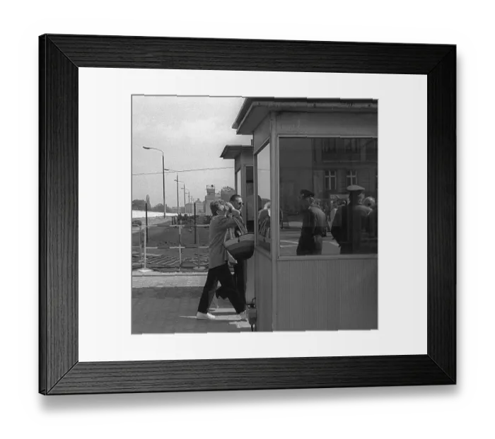 Framed Print : GDR, Berlin, 04. 04. 1990, guard house at the Brunnenstrasse border crossing