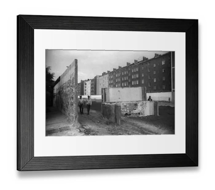 Framed Print : GDR, Berlin, 12. 06. 1990, Wall