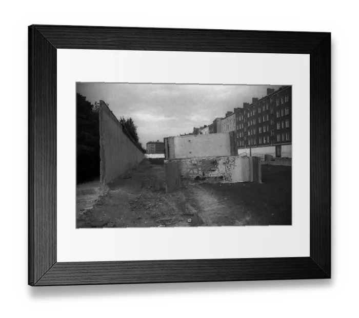 Framed Print : GDR, Berlin, 12. 06. 1990, Wall