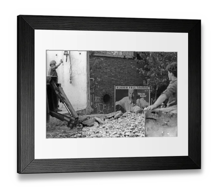 Framed Print : GDR, Berlin, 13 June 1990, demolition of the Wall on the historic Bernauer Strasse