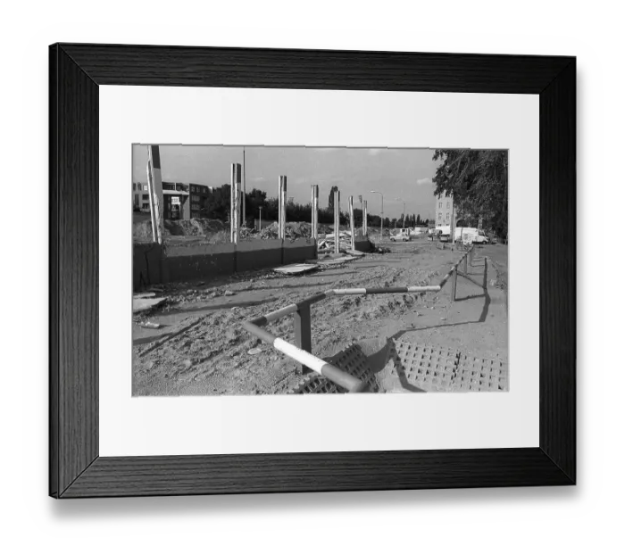 Framed Print : GDR, Berlin, 12 July 1990, Wall strip between Bernauer Strasse and Rheinsberger Strasse (near Swinemuender Strasse)