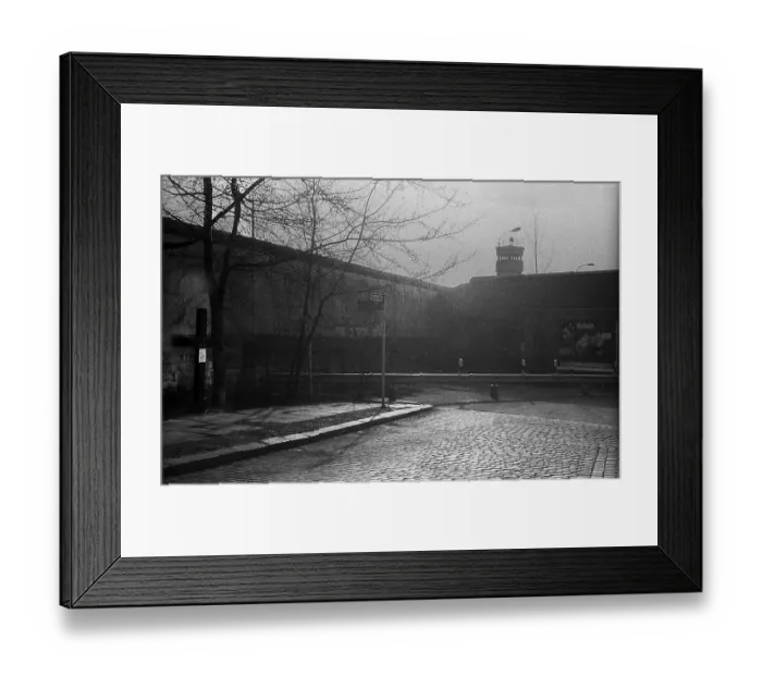 Framed Print : GDR, Berlin, 04. 02. 1990, Bernauer Strasse Wall