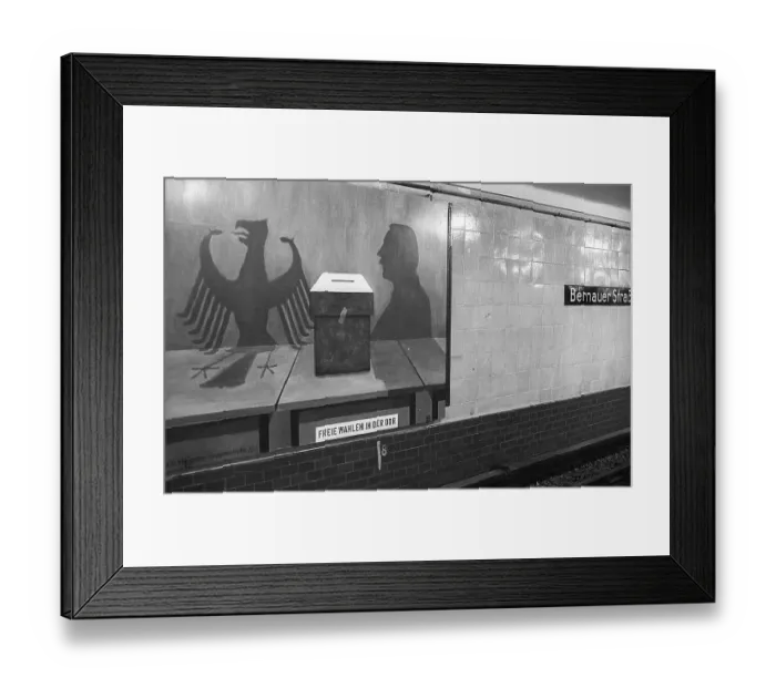 Framed Print : GDR, Berlin, 24. 04. 1990, art at the Bernauer Strasse underground station (art instead of advertising)