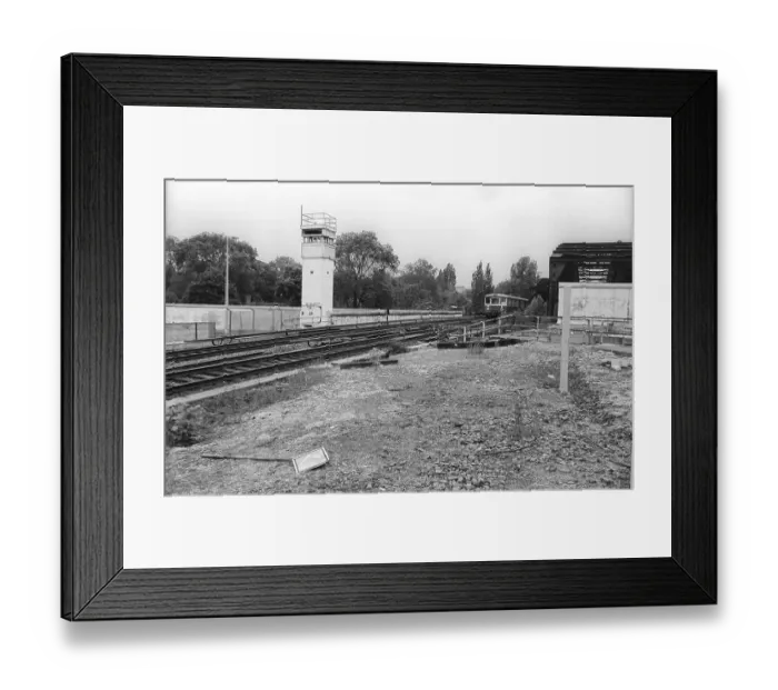 Framed Print : GDR, Berlin, 07. 06. 1990, border guards at the Liesenbruecke