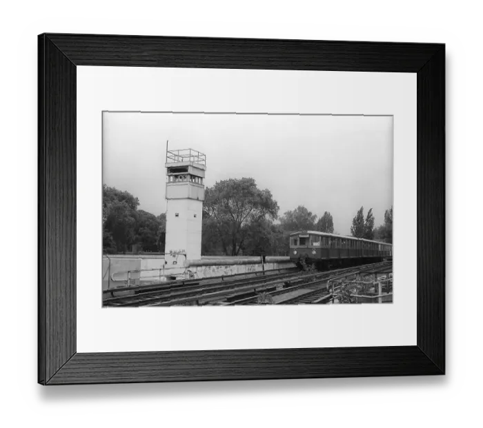 Framed Print : GDR, Berlin, 07. 06. 1990, border guards at the Liesenbruecke