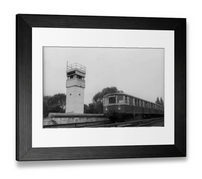 Framed Print : GDR, Berlin, 07. 06. 1990, border guards at the Liesenbruecke Framed Print : GDR, Berlin, 07. 06. 1990, border guards at the Liesenbruecke