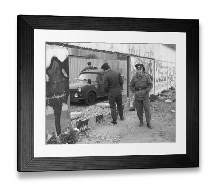 Framed Print : GDR, Berlin, 30. 04. 1990, Wall at Gropiusbau Framed Print : GDR, Berlin, 30. 04. 1990, Wall at Gropiusbau