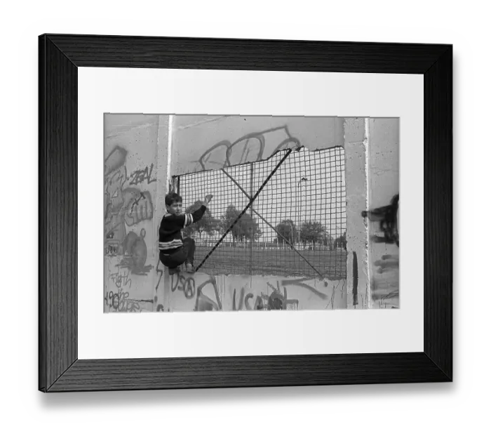 Framed Print : GDR, Berlin, 28 April 1990, child at the Wall