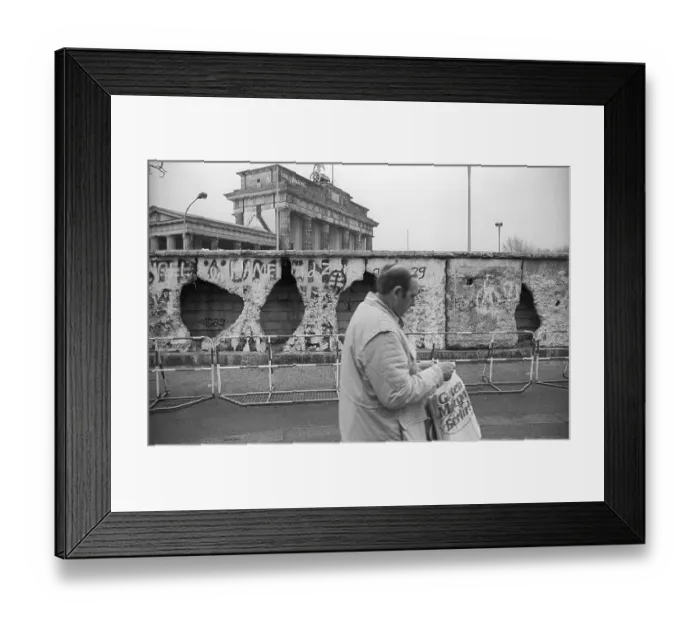 Framed Print : GDR, Berlin, 11. 01. 1990, Wall at Brandenburg Gate Framed Print : GDR, Berlin, 11. 01. 1990, Wall at Brandenburg Gate