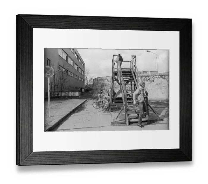 Framed Print : GDR, Berlin, 16. 031990, Wall at Potsdamer Platz
