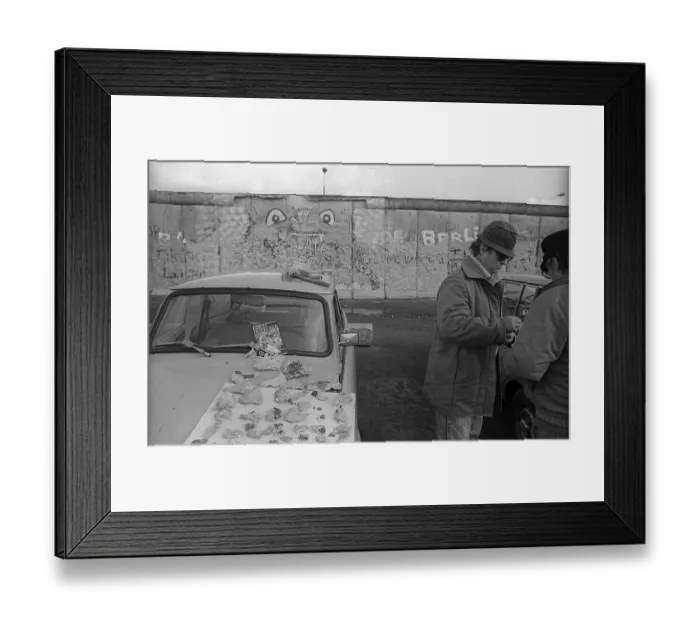 Framed Print : GDR, Berlin, 03. 03. 1990, Wall at Potsdamer Platz