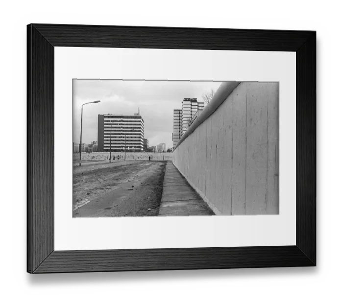 Framed Print : GDR, Berlin, 26. 02. 1990, Wall Stresemannstrasse