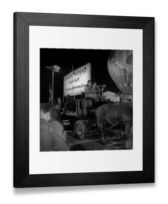 Framed Print : GDR, Berlin, 02. 10. 1990, Reunification celebration on the evening of 2 October at the Brandenburg Gate