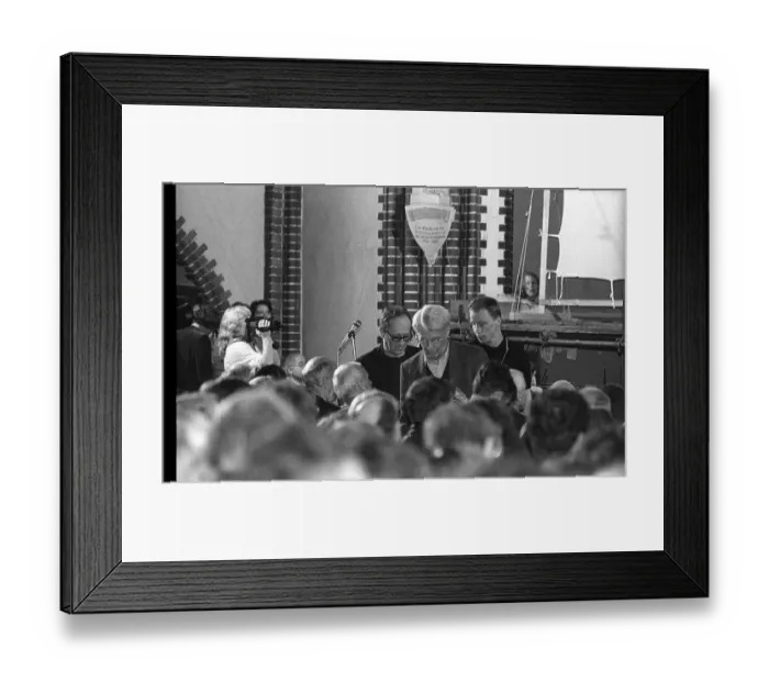 Framed Print : GDR, Berlin, 21. 10. 1989, Manifestation of Berlin artists against violence - for democracy