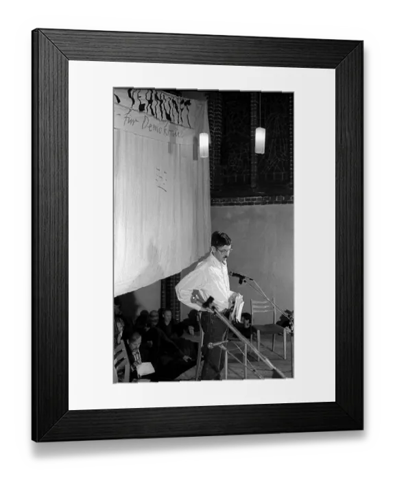 Framed Print : GDR, Berlin, 21 October 1989, Manifestation of Berlin Art Workers against Violence - for Democracy