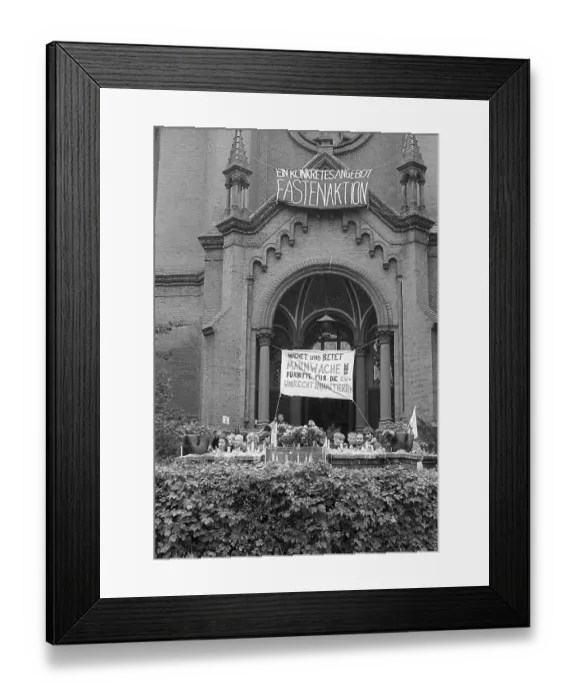 Framed Print : GDR, Berlin, 08. 10 Framed Print : GDR, Berlin, 08. 10