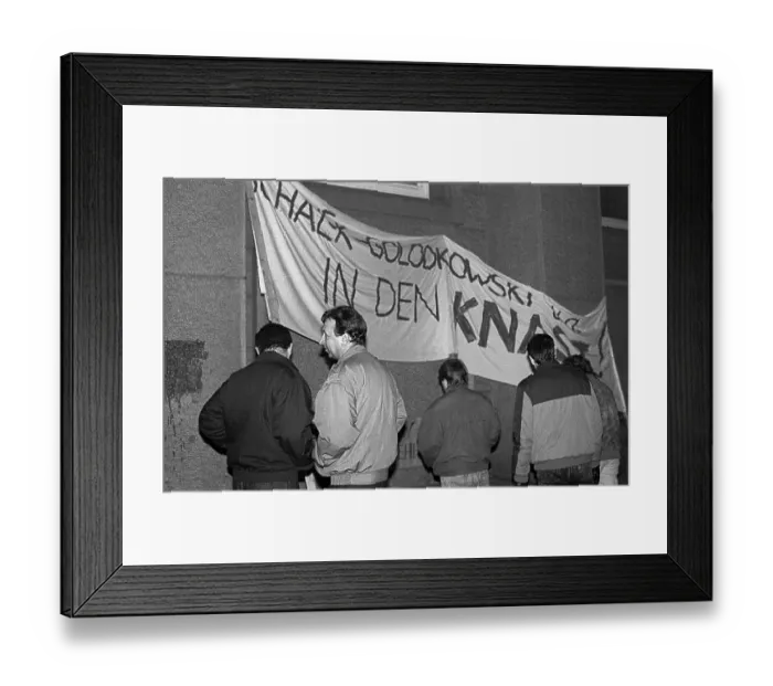 Framed Print : GDR, Berlin, 03. 12. 1989, Schalk-Golodkowsky