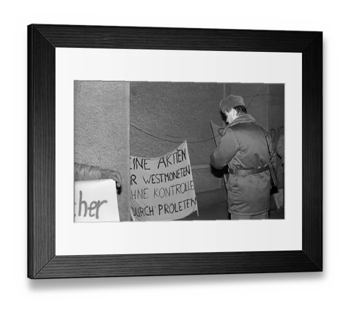 Framed Print : GDR, Berlin, 03. 12. 1989, protest against the SED regime in front of the ZK of the SED building