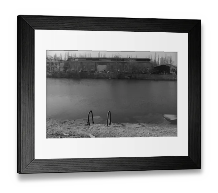Framed Print : GDR, Berlin, 02. 02. 1990, view to a commercial building