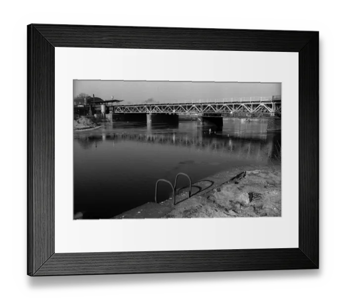 Framed Print : GDR, Berlin, 02. 02. 1990, railway bridge to Lehrter city railway station