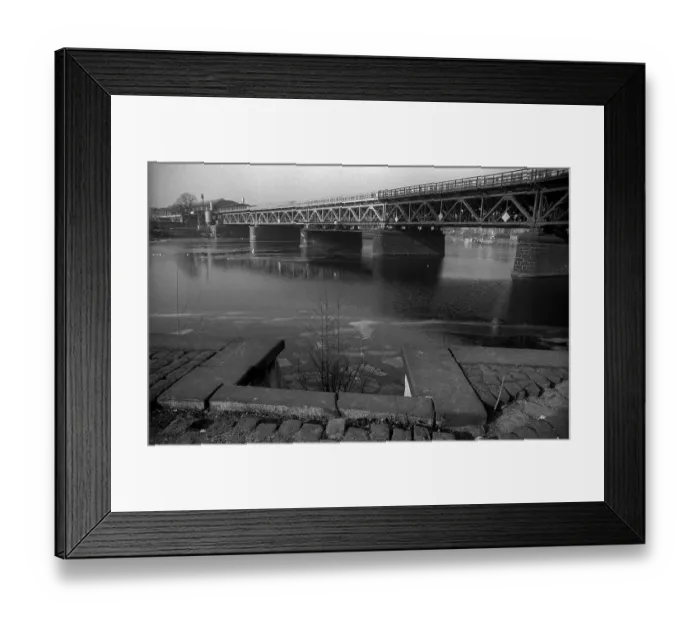 Framed Print : GDR, Berlin, 02. 02. 1990, railway bridge