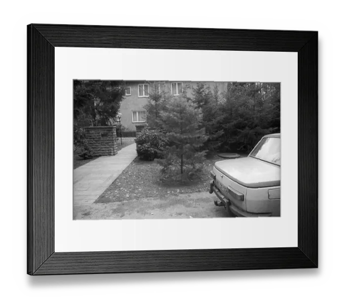 Framed Print : GDR, Bernau, 29. 01. 1990, Waldsiedlung Framed Print : GDR, Bernau, 29. 01. 1990, Waldsiedlung