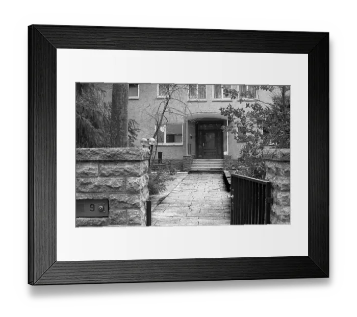 Framed Print : GDR, Bernau, 29. 01. 1990, Waldsiedlung Framed Print : GDR, Bernau, 29. 01. 1990, Waldsiedlung