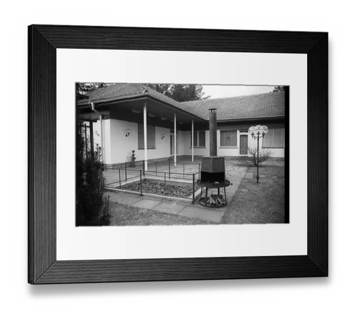 Framed Print : GDR, Bernau, 29. 01. 1990, Waldsiedlung Framed Print : GDR, Bernau, 29. 01. 1990, Waldsiedlung
