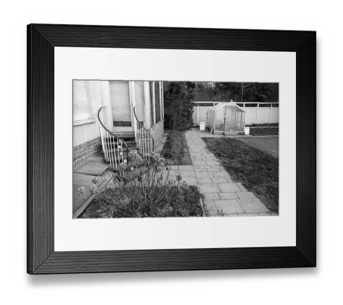Framed Print : GDR, Bernau, 29. 01. 1990, Waldsiedlung