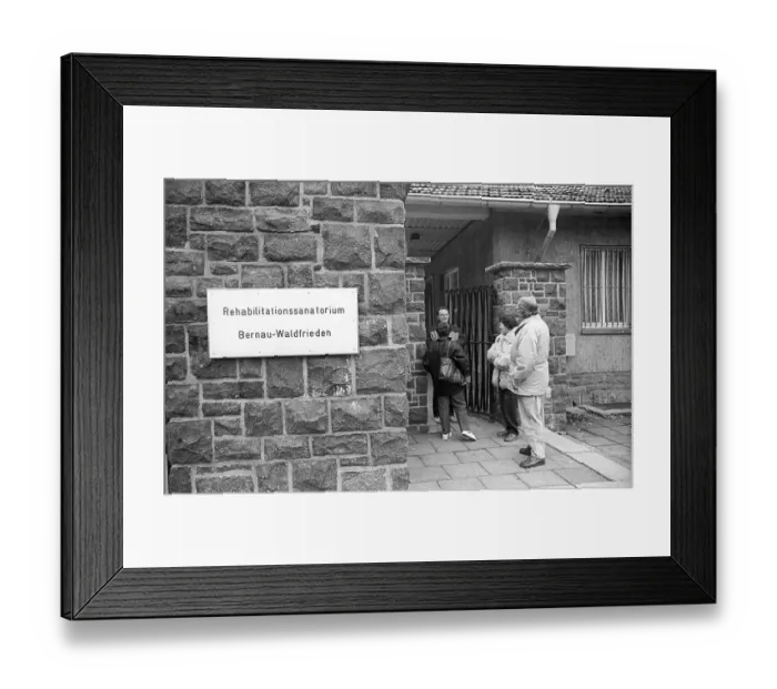 Framed Print : GDR, Bernau, 29. 01. 1990, Waldsiedlung