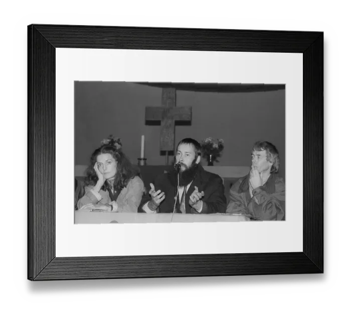 Framed Print : Squatters, Forum in the Gethsemane Church (from left to right) ? Framed Print : Squatters, Forum in the Gethsemane Church (from left to right) ?