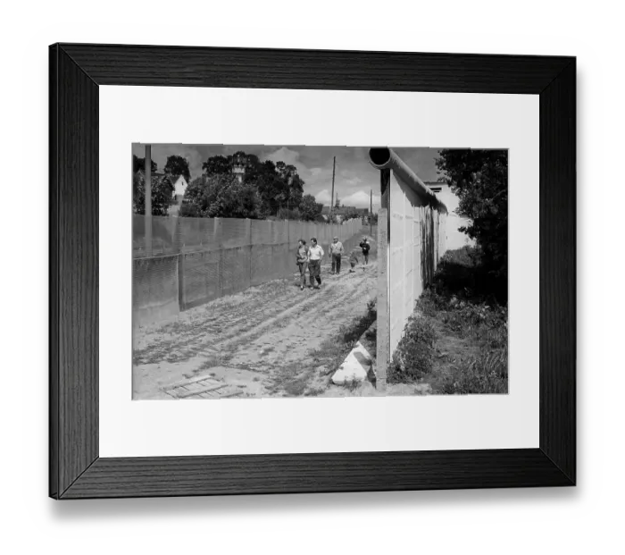 Framed Print : Germany, Moedlareuth, 18. 08. 1991 Framed Print : Germany, Moedlareuth, 18. 08. 1991