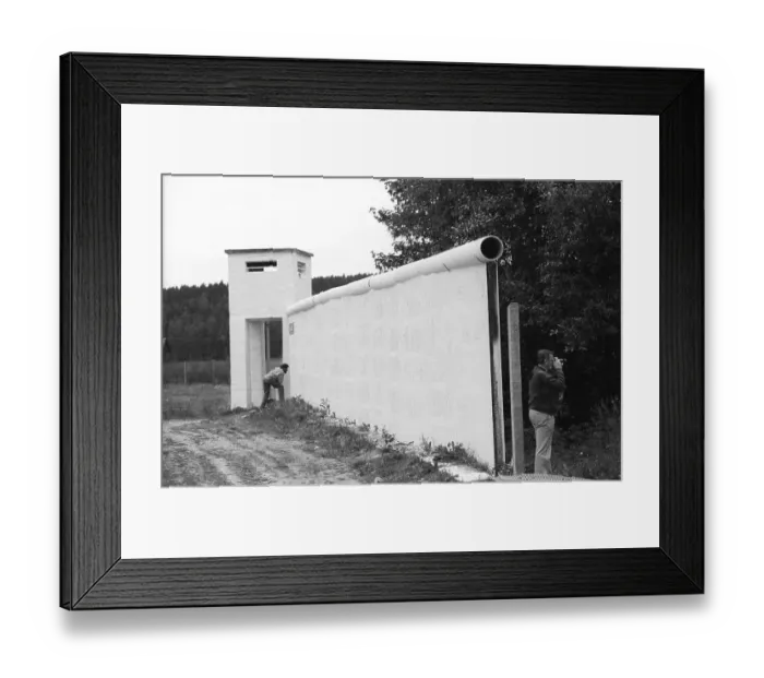 Framed Print : Germany, Moedlareuth, 18. 08. 1991