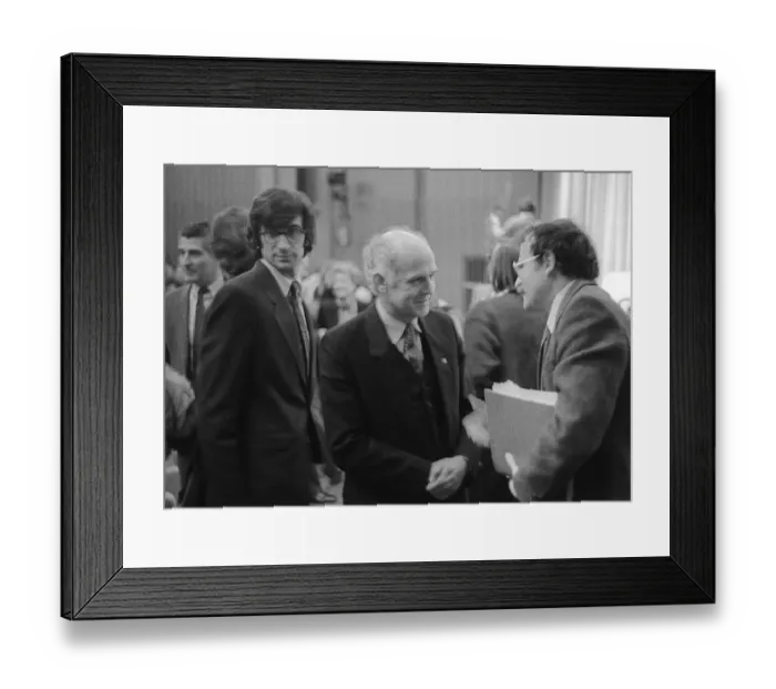 Framed Print : GDR, Berlin, 25 February 1987, the French poet Alain Lance welcomes deputy GDR Minister of Culture Klaus Hoepke