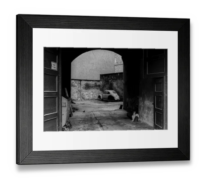 Framed Print : GDR, Berlin, 14. 04. 1989, Oranienburger Strasse Framed Print : GDR, Berlin, 14. 04. 1989, Oranienburger Strasse