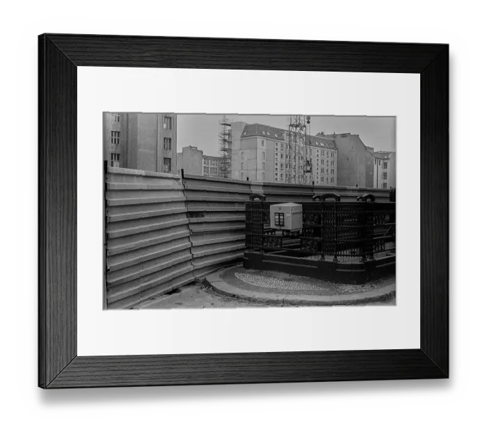 Framed Print : GDR, Berlin, 18. 03. 1989, entrance to Stadtmitte underground station