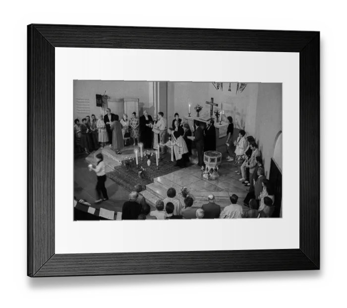 Framed Print : GDR, Berlin, 01. 09. 1989, Service in the Elias Church