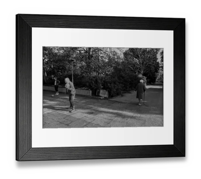 Framed Print : GDR, Berlin, 07. 05. 1989, Monbijoupark