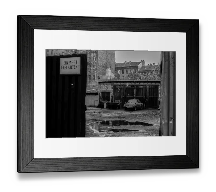 Framed Print : GDR, Berlin, 08. 10. 1988, in Rykestrasse