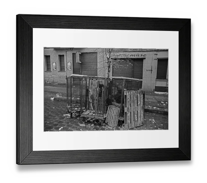 Framed Print : GDR, Berlin, 23. 11. 1988, playing children in Marienburger Strasse Framed Print : GDR, Berlin, 23. 11. 1988, playing children in Marienburger Strasse