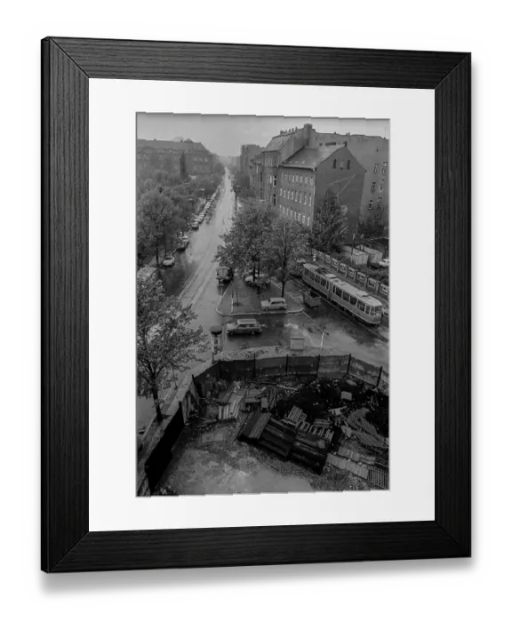 Framed Print : GDR, Berlin, 24. 04. 1989, view of Oranienburger Strasse right: construction site New Synagogue Framed Print : GDR, Berlin, 24. 04. 1989, view of Oranienburger Strasse right: construction site New Synagogue