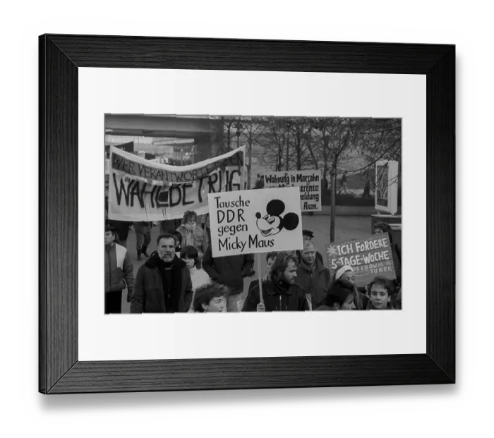Framed Print : GDR, Berlin, 19.11.1989, Demo on 19 November 89