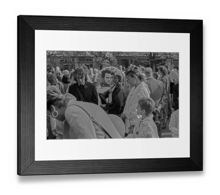 Framed Print : GDR, Berlin, 01.05.1988, May Day demonstration in Karl-Marx-Allee Framed Print : GDR, Berlin, 01.05.1988, May Day demonstration in Karl-Marx-Allee