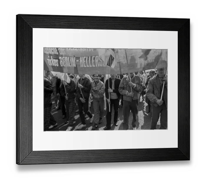 Framed Print : GDR, Berlin, 01.05.1988, 1 May demonstration in Karl-Marx-Allee
