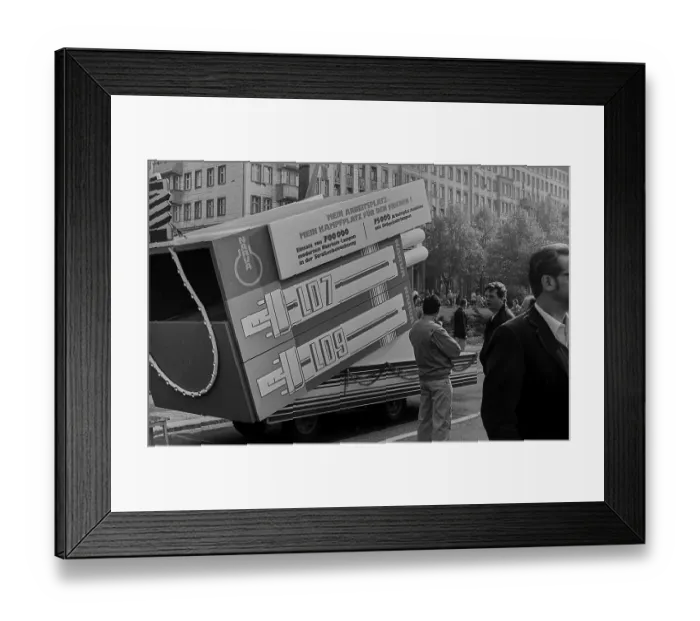 Framed Print : GDR, Berlin, 01.05.1988, 1 May demonstration in Karl-Marx-Allee Framed Print : GDR, Berlin, 01.05.1988, 1 May demonstration in Karl-Marx-Allee